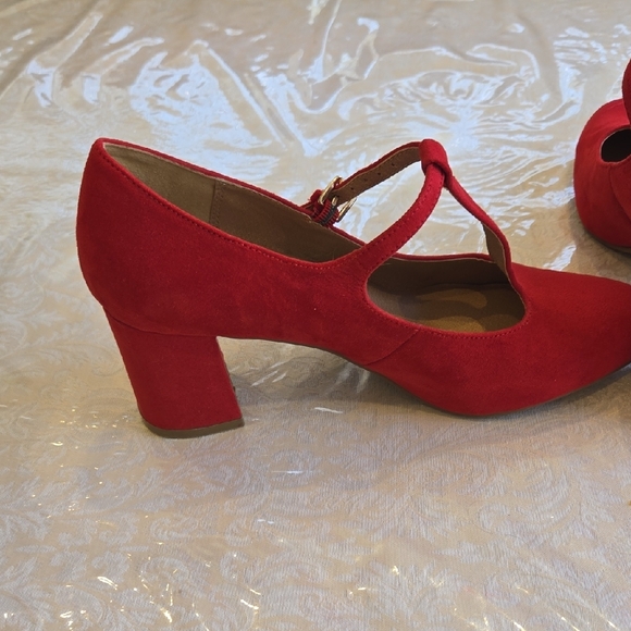 Dream Pairs Vibrant Red T-Strap Flats - Picture 4 of 11